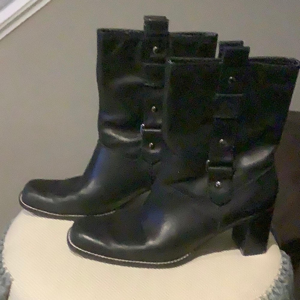 AEROSOLES Black Moto Oil Ankle Bootie Size 8-1/2
